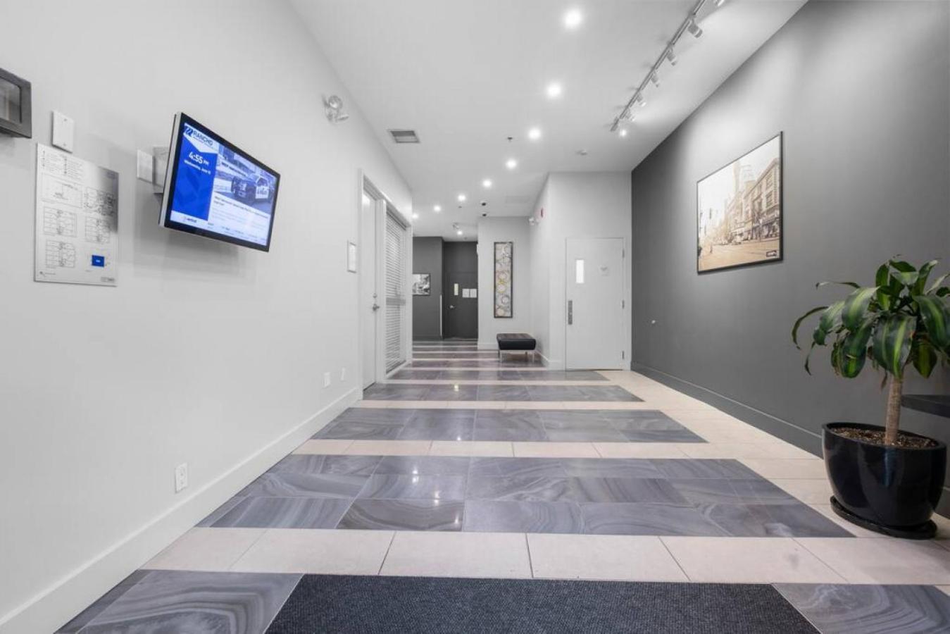 Top Floor Unit On Granville Strip Yaletown Area 밴쿠버 외부 사진