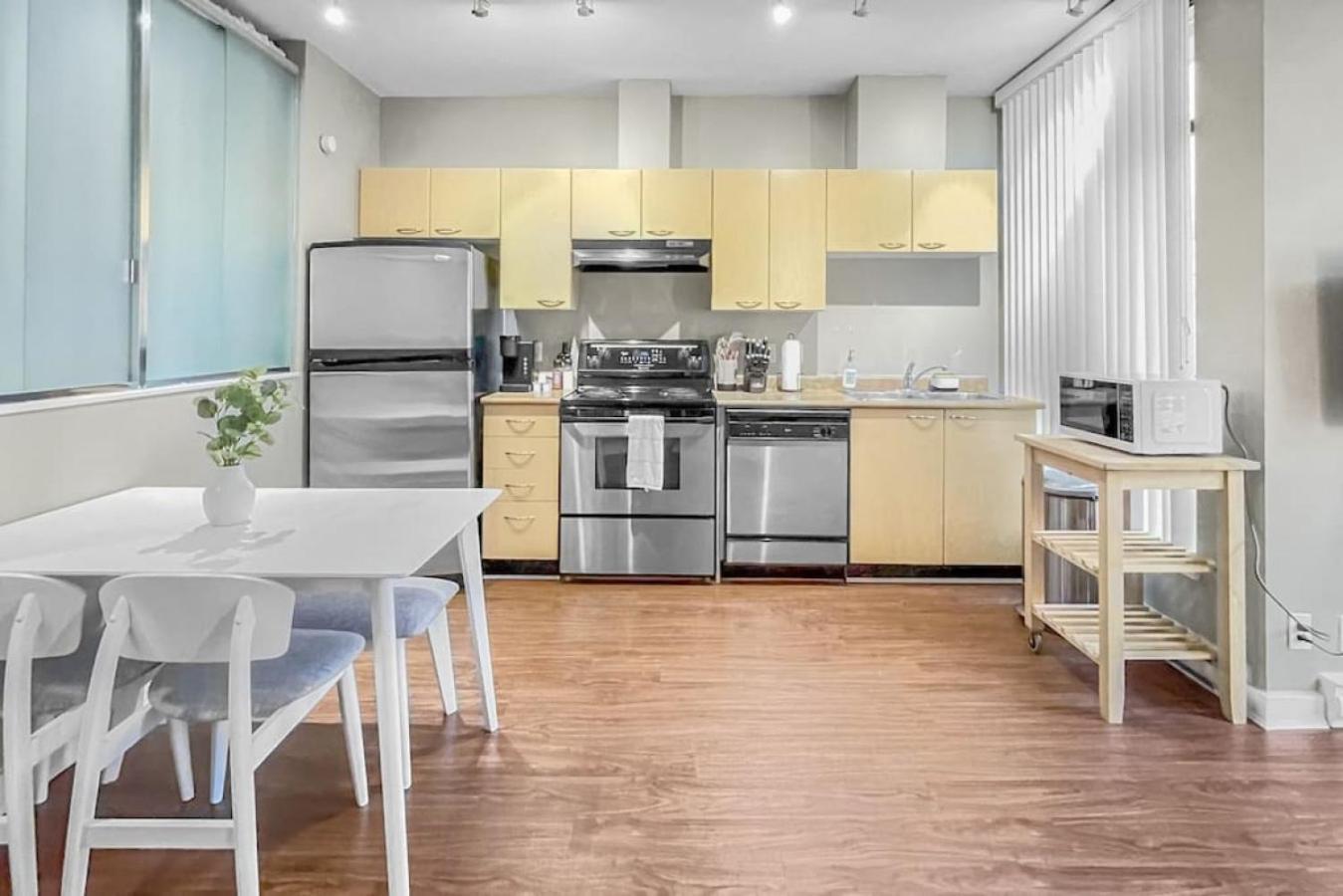 Top Floor Unit On Granville Strip Yaletown Area 밴쿠버 외부 사진